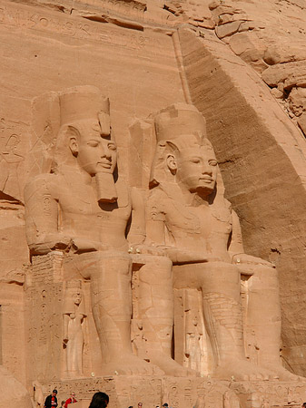 Foto Tempel mit Touristen - Abu Simbel