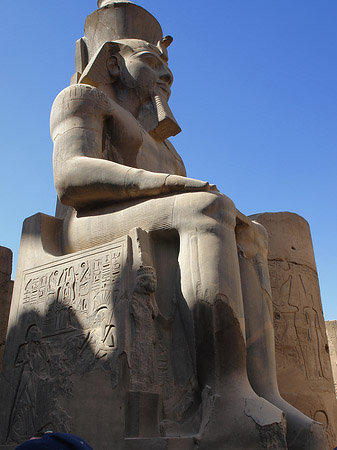 Statuen am Luxor Tempel Fotos