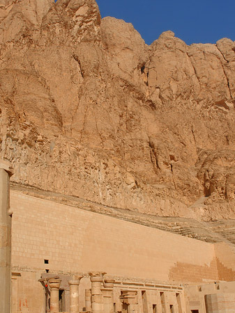 Eingang zu Tempel der Hatschepsut