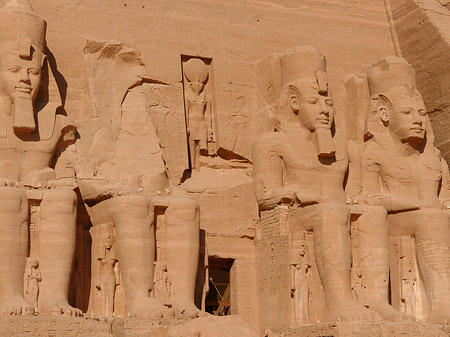 Fotos Kolosstatue König Ramses II | Abu Simbel