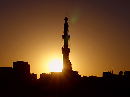 Sonnenuntergang über der Stadt Foto 