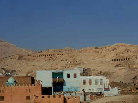 Fahrt zu den Kolossen von Memnon Fotos