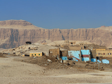 Fahrt zu den Kolossen von Memnon Fotos