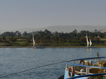 Foto Berg vom Schiff aus - Luxor