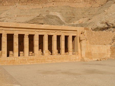 Foto Eingang zu Tempel der Hatschepsut - 