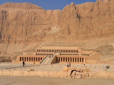 Fotos Eingang zum Tempel mit Berg | 